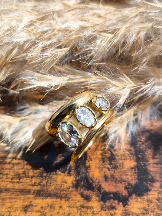 Malia Kristall-Ring – Breiter Statement-Ring mit drei Zirkonia-Steine