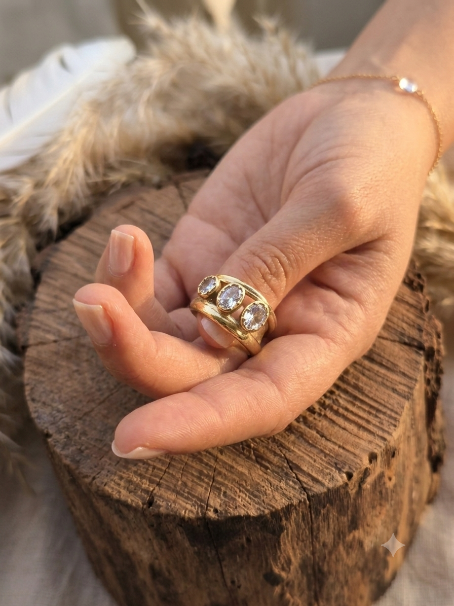 Malia Kristall-Ring – Breiter Statement-Ring mit drei Zirkonia-Steine